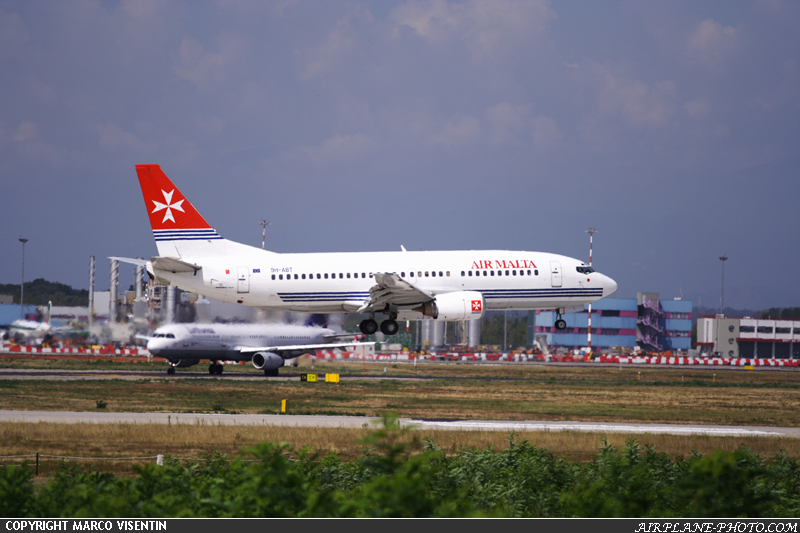 Photo Air Malta Boeing 737-3Y5