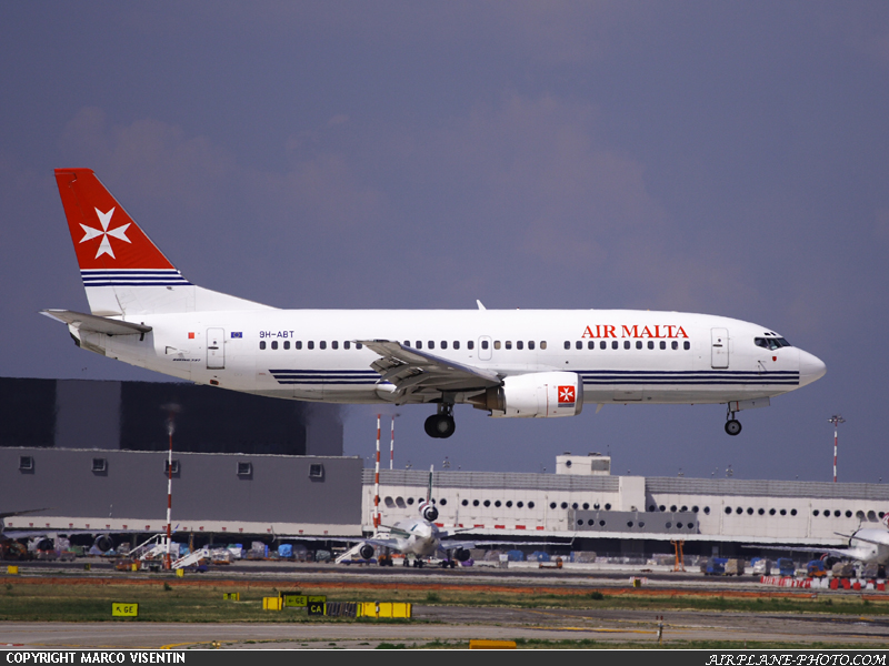 Photo Air Malta Boeing 737-3Y5