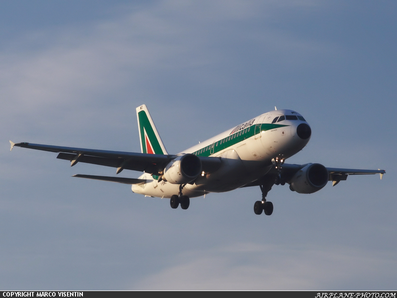 Photo Alitalia Airbus A319-112