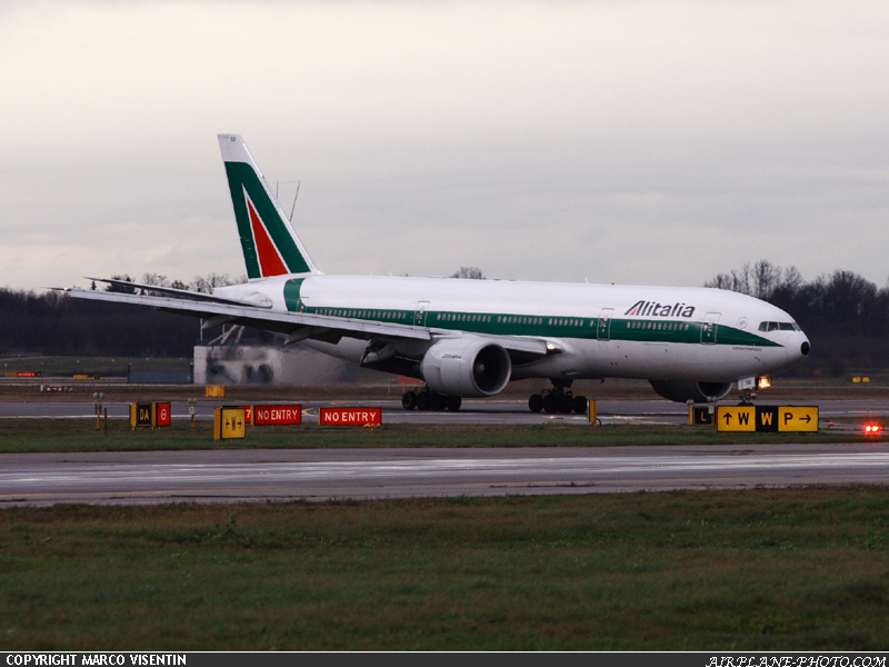 Photo Alitalia Boeing 777-243/ER