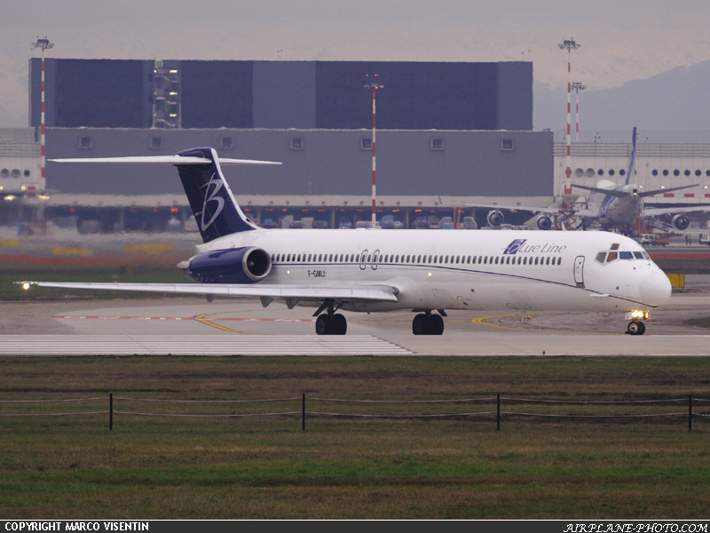 Photo Blue Line McDonnell Douglas MD-83 (DC-9-83)