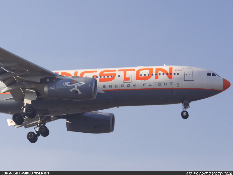 Photo Livingston Airbus A330-243