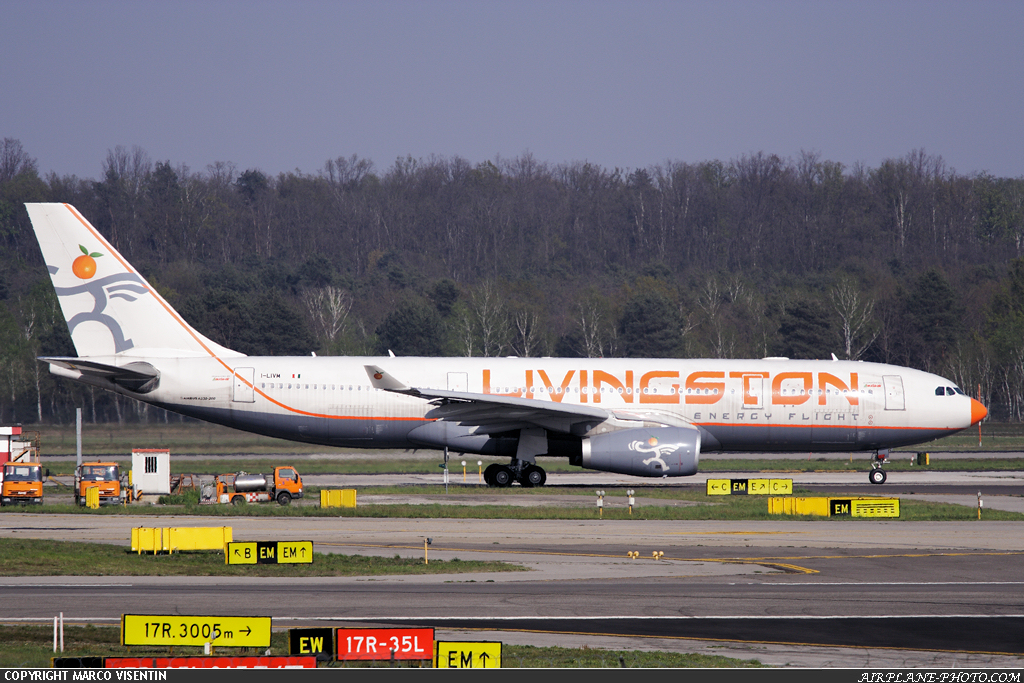 Photo Livingston Airbus A330-243