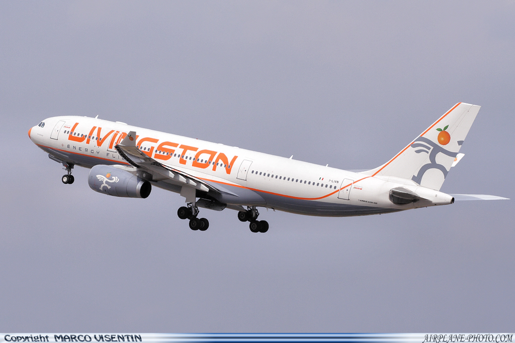 Photo Livingston Airbus A330-243