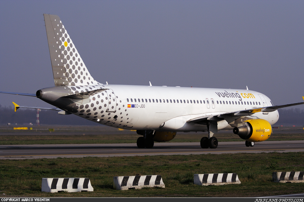 Photo Vueling Airlines Airbus A320-214