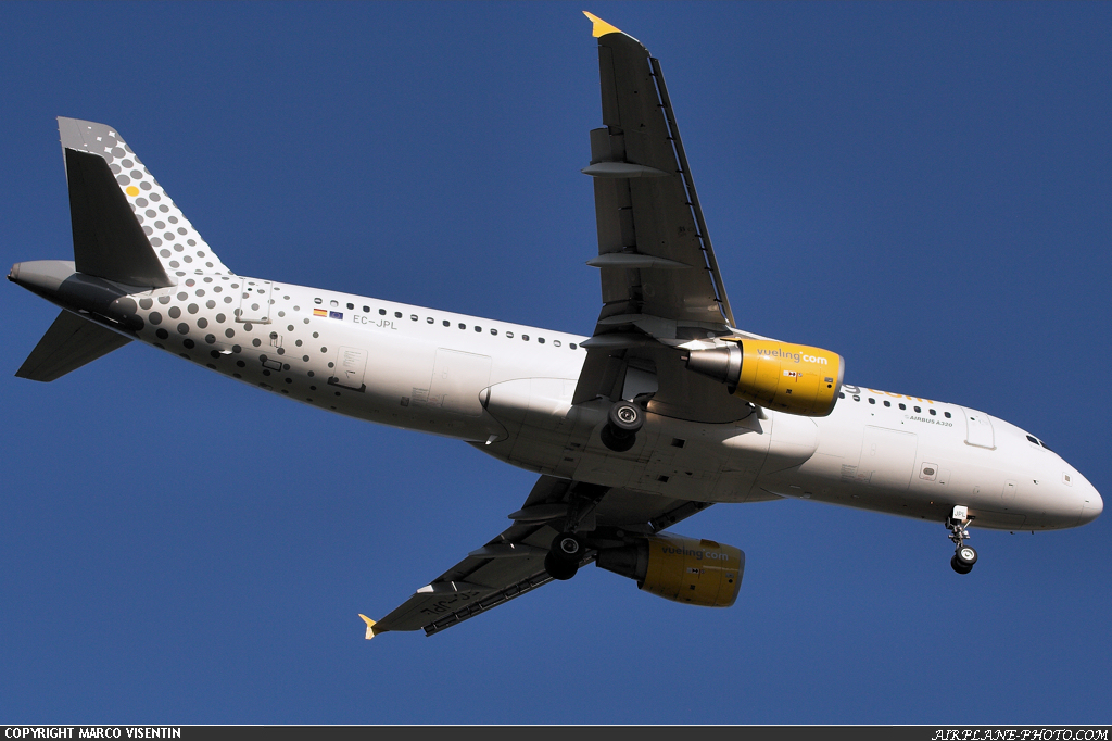 Photo Vueling Airlines Airbus A320-214