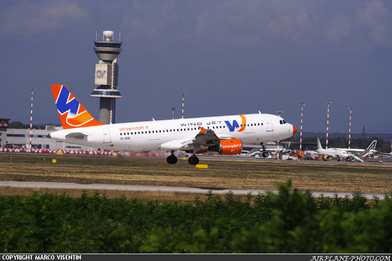 Photo Windjet Airbus A320-211